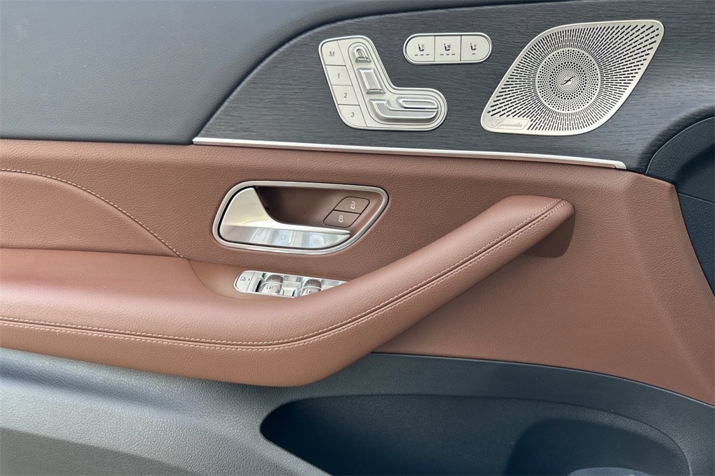 2025 Mercedes Benz GLE 450e 4MATIC photo 4