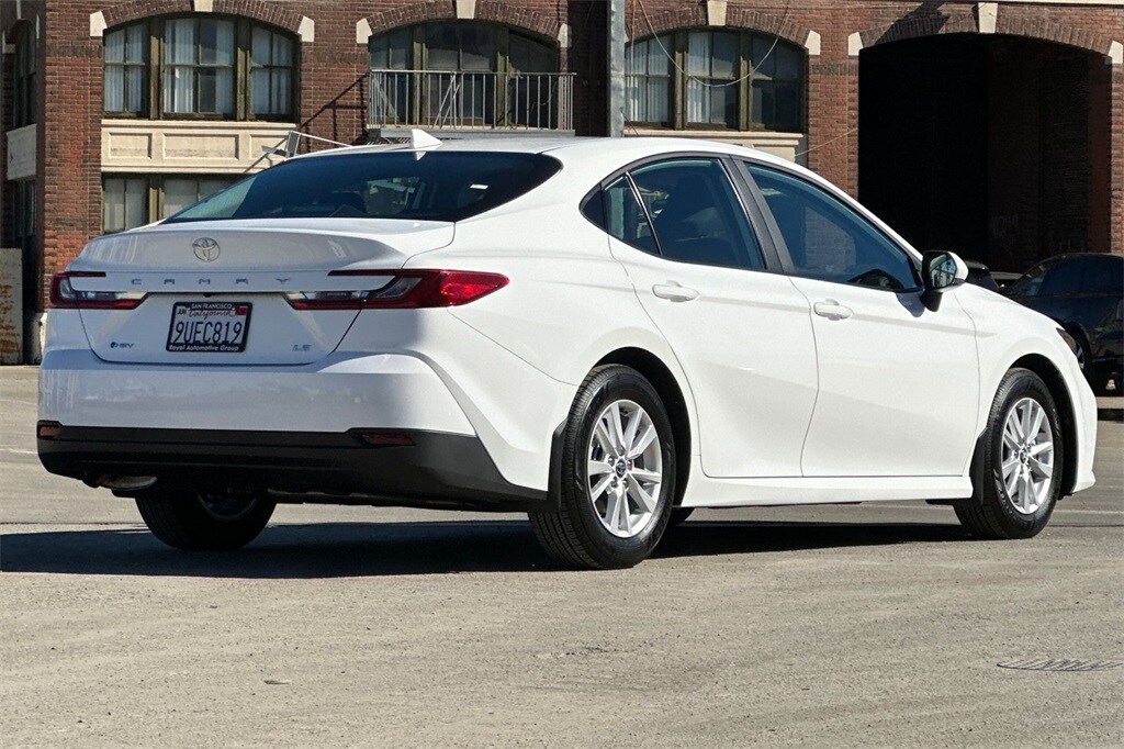 2025 Toyota Camry LE photo 4