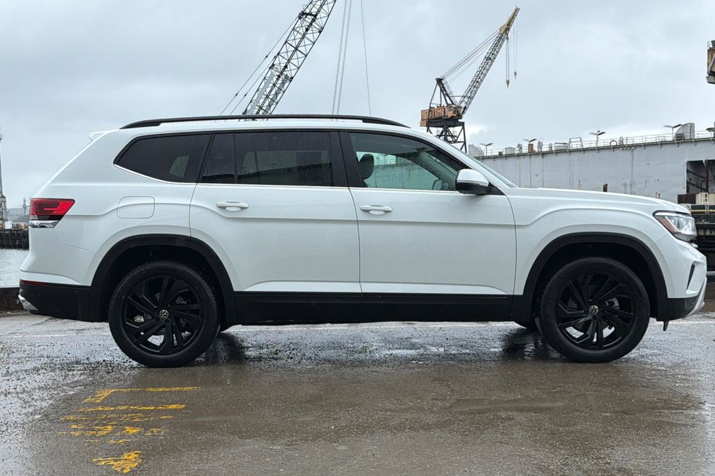 2023 Volkswagen Atlas 2.0T SE w/Technology photo 2