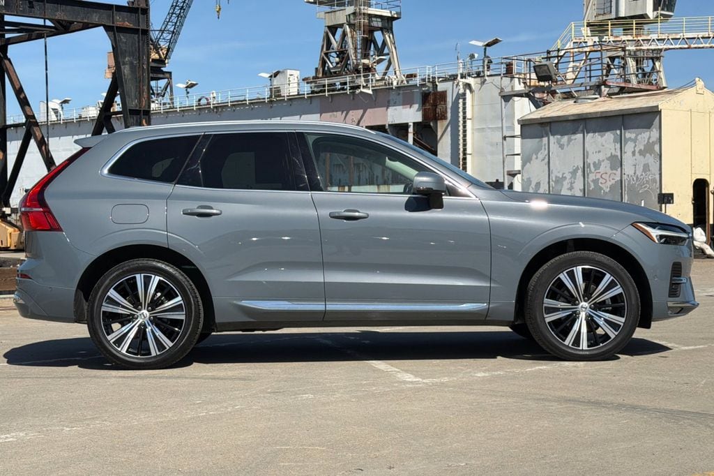 2023 Volvo XC60 B5 AWD Plus Bright photo 2