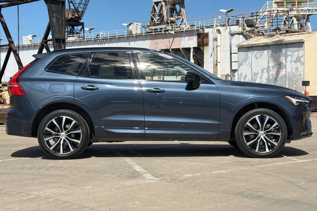 2024 Volvo XC60 B5 Plus Dark photo 2