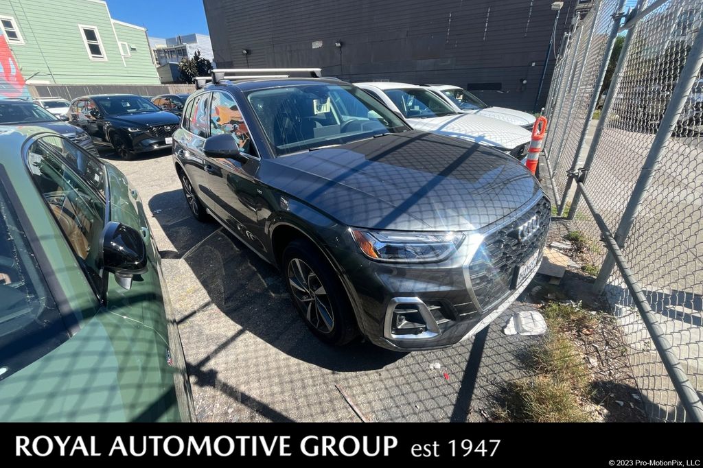 2023 Audi Q5 45 Premium Plus's photo