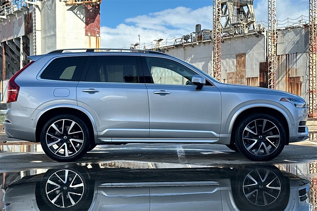 2018 Volvo XC90 T6 AWD Momentum photo 2