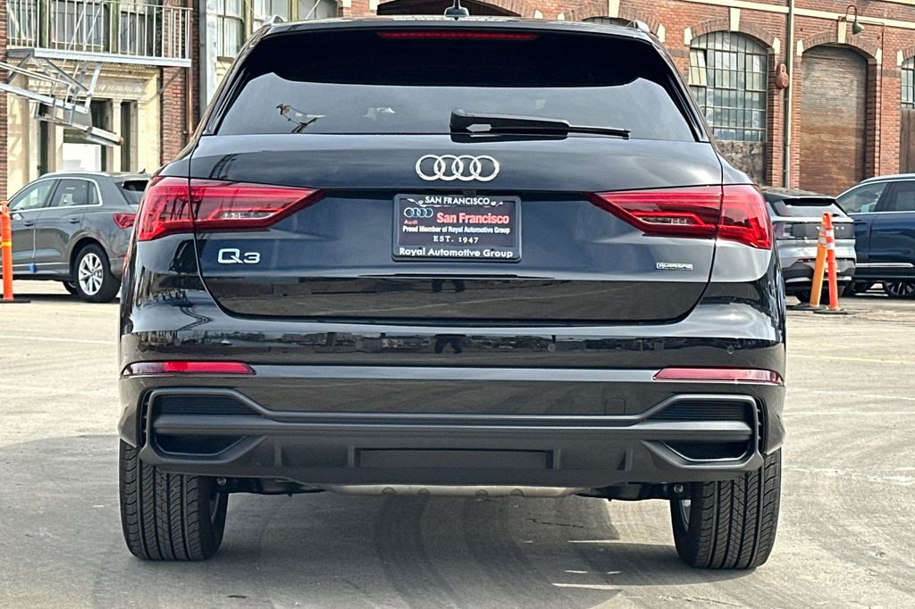 2025 Audi Q3 45 S line Premium photo 4