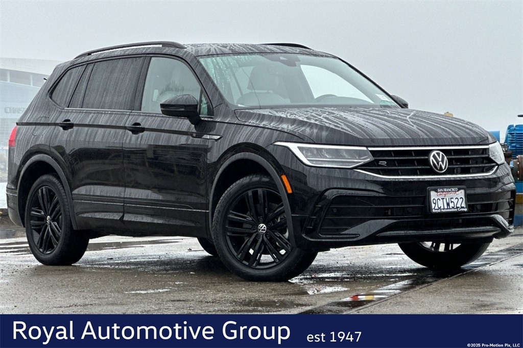 2022 Volkswagen Tiguan SE R-LINE BLACK's photo