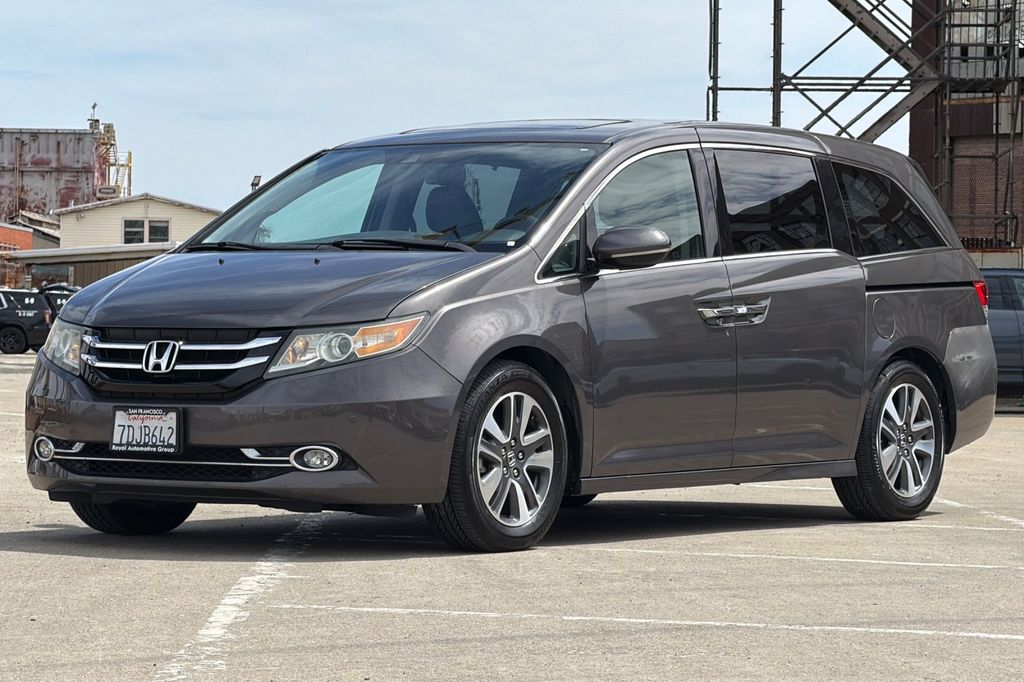 2014 Honda Odyssey Touring photo 3