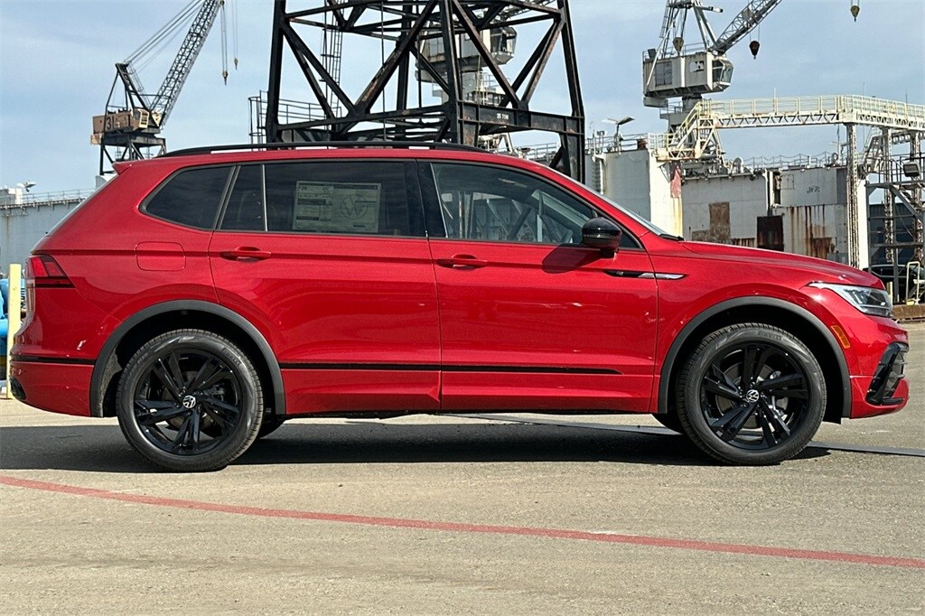 2024 Volkswagen Tiguan SE R-Line Black photo 3