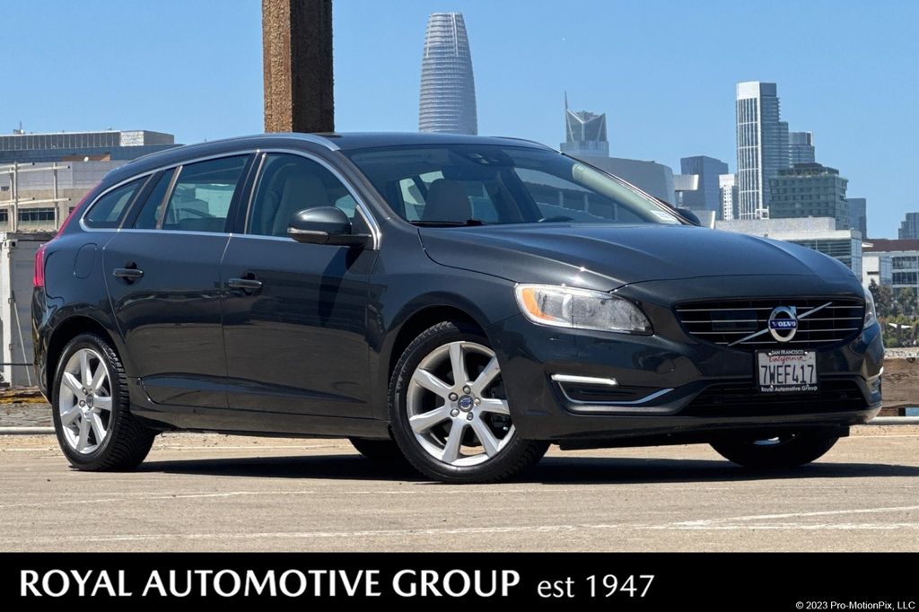 2016 Volvo V60 T5 Drive-E FWD Platinum's photo