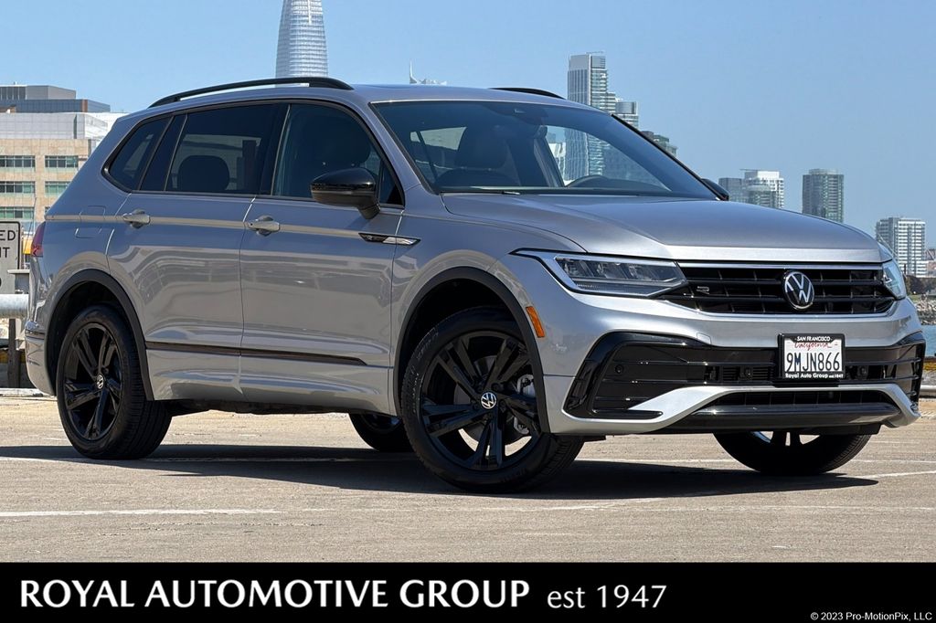 2024 Volkswagen Tiguan 2.0T SE R-Line Black 4Motion's photo