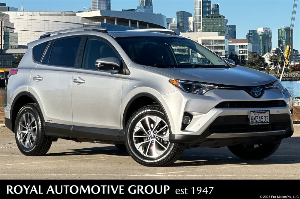 2016 Toyota RAV4 XLE's photo
