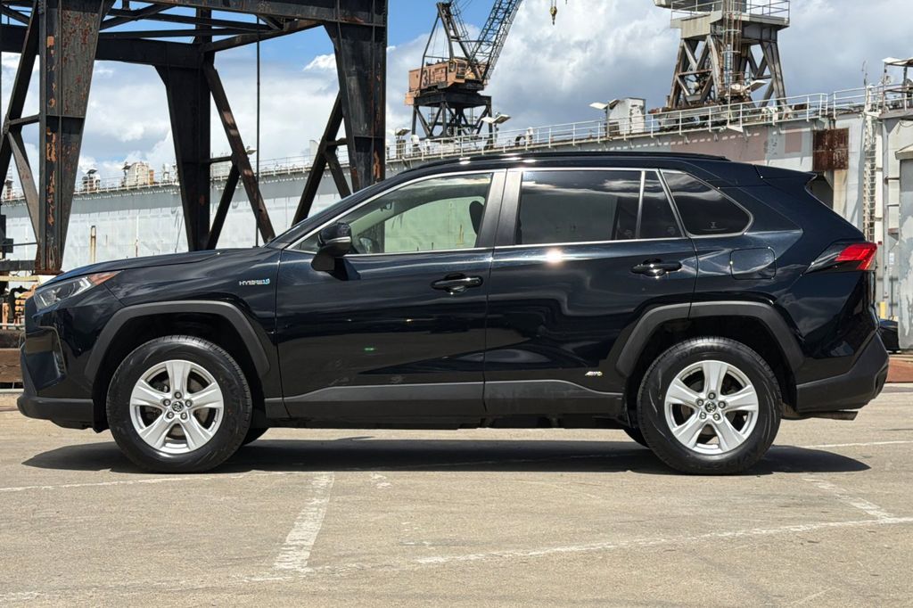2019 Toyota RAV4 Hybrid XLE photo 6