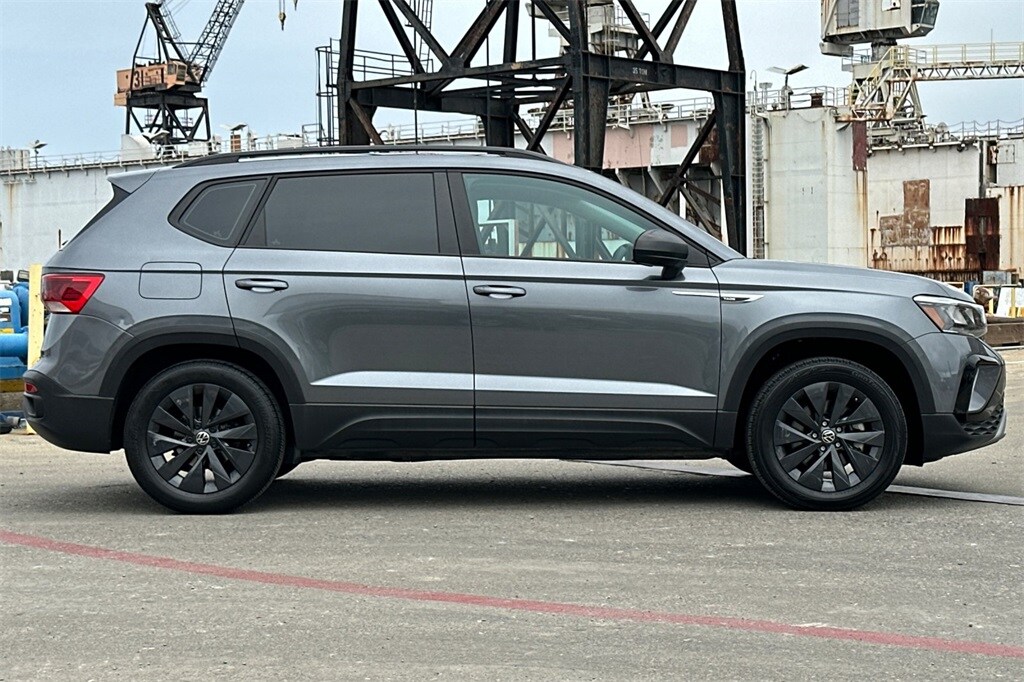 2022 Volkswagen Taos S photo 3