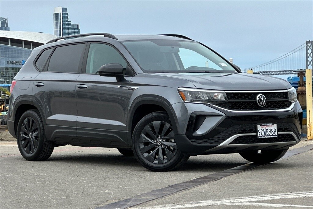 2022 Volkswagen Taos S photo 2