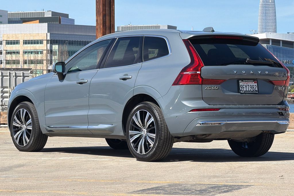 2023 Volvo XC60 B5 AWD Plus Bright photo 5