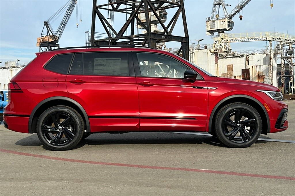 2024 Volkswagen Tiguan SE R-Line Black photo 3