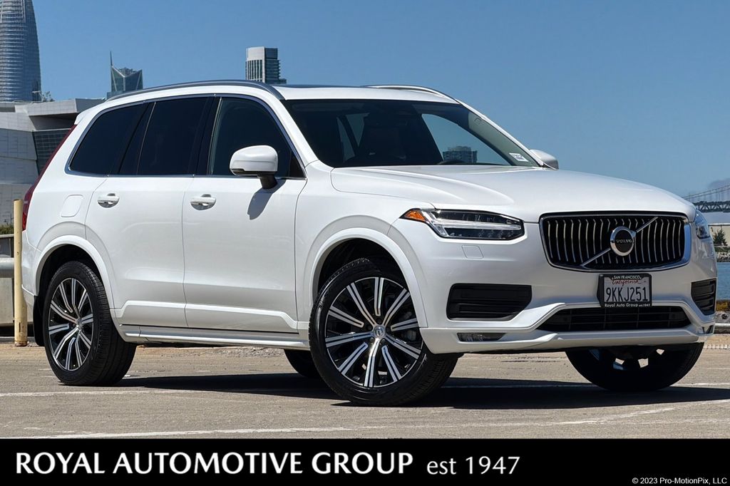 2023 Volvo XC90 B5 Core 4WD's photo