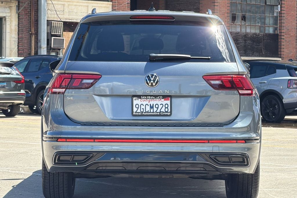 2023 Volkswagen Tiguan 2.0T SE R-Line Black photo 4