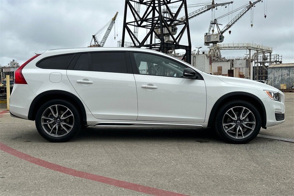 2018 Volvo V60 Cross Country T5 photo 3