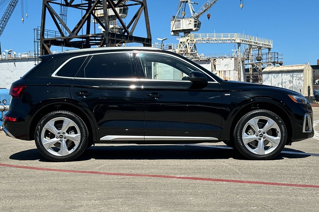 2025 Audi Q5 45 S line Premium photo 2