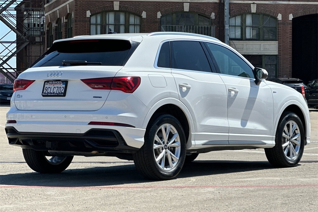 2022 Audi Q3 S line Premium Plus photo 3