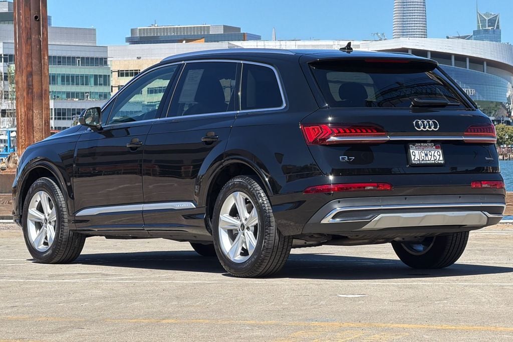 2023 Audi Q7 55 Premium photo 5