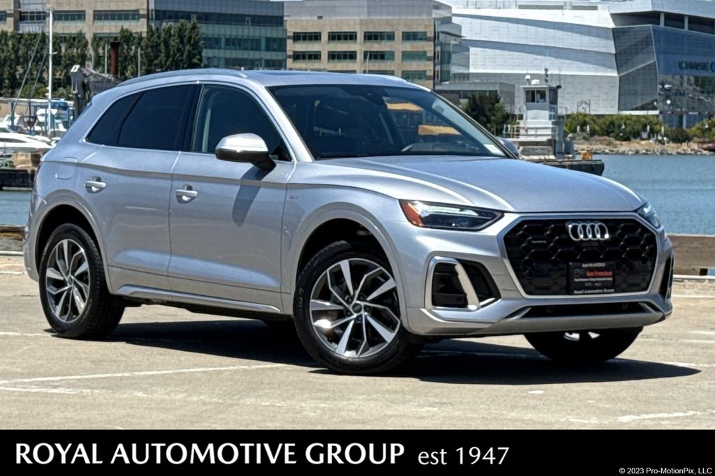2023 Audi Q5 45 Premium Plus's photo