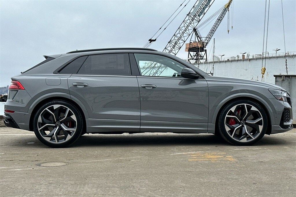 2024 Audi RS Q8 photo 3