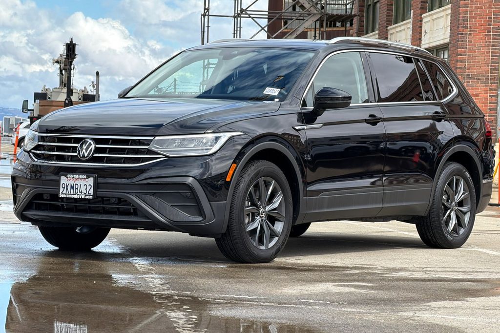 2024 Volkswagen Tiguan 2.0T SE photo 3