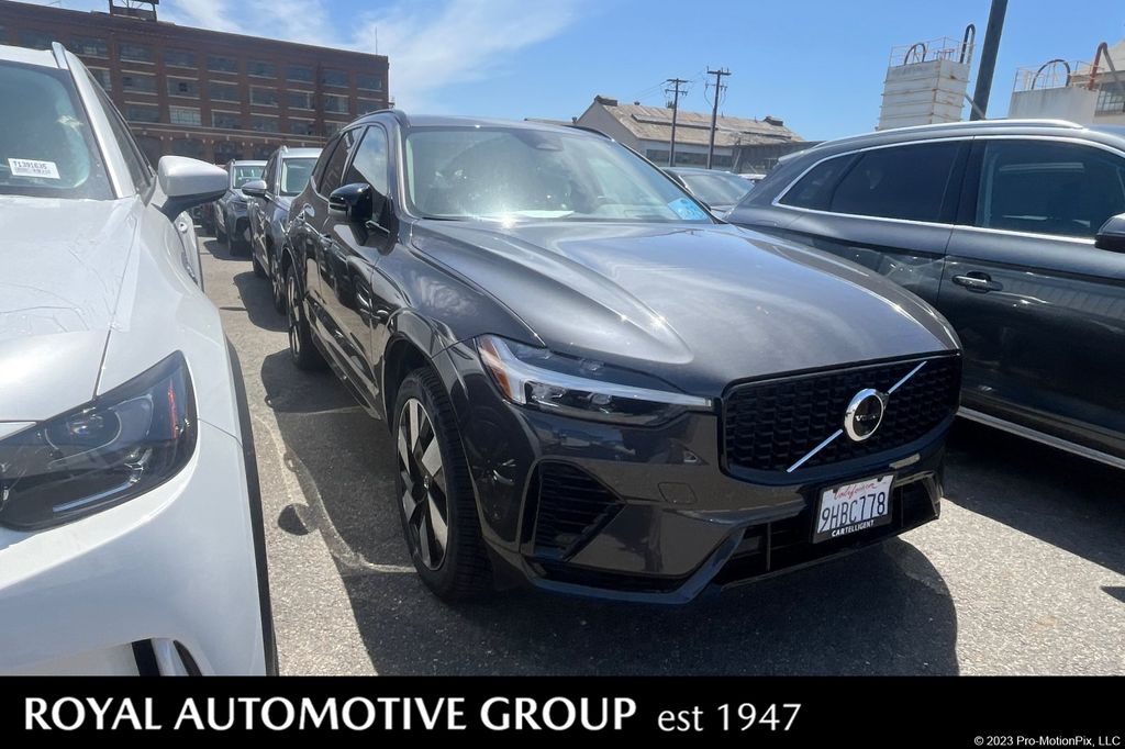 2024 Volvo XC60 T8 Ultimate Dark Theme AWD's photo