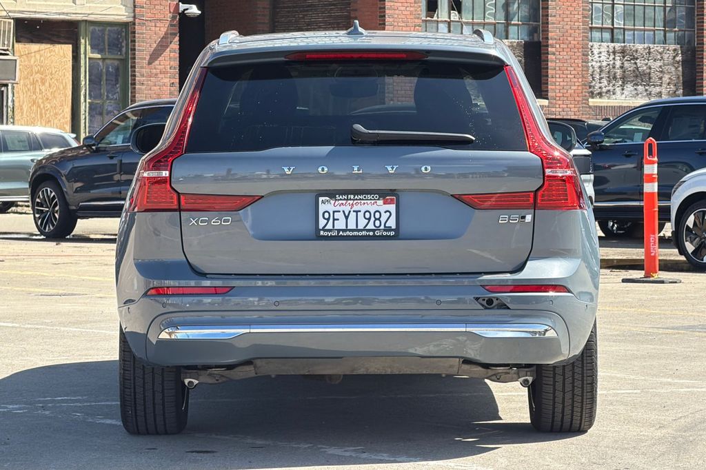 2023 Volvo XC60 B5 AWD Plus Bright photo 4