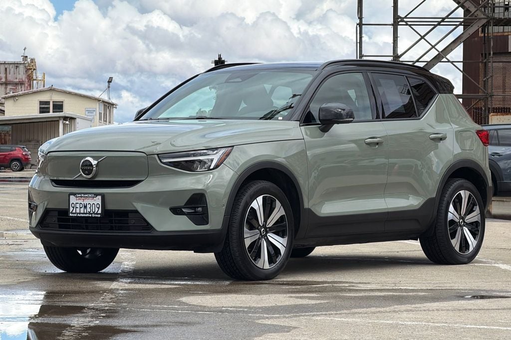 2023 Volvo XC40 Recharge Pure Electric Plus photo 3