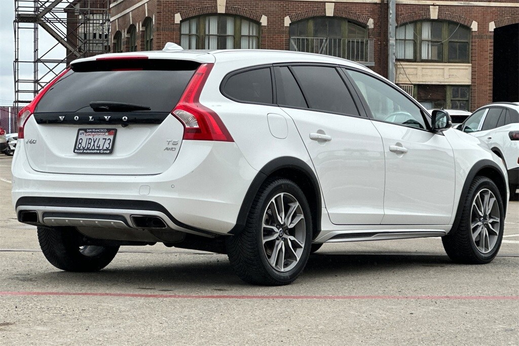 2018 Volvo V60 Cross Country T5 photo 4