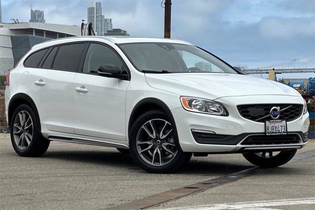2018 Volvo V60 Cross Country T5 photo 2