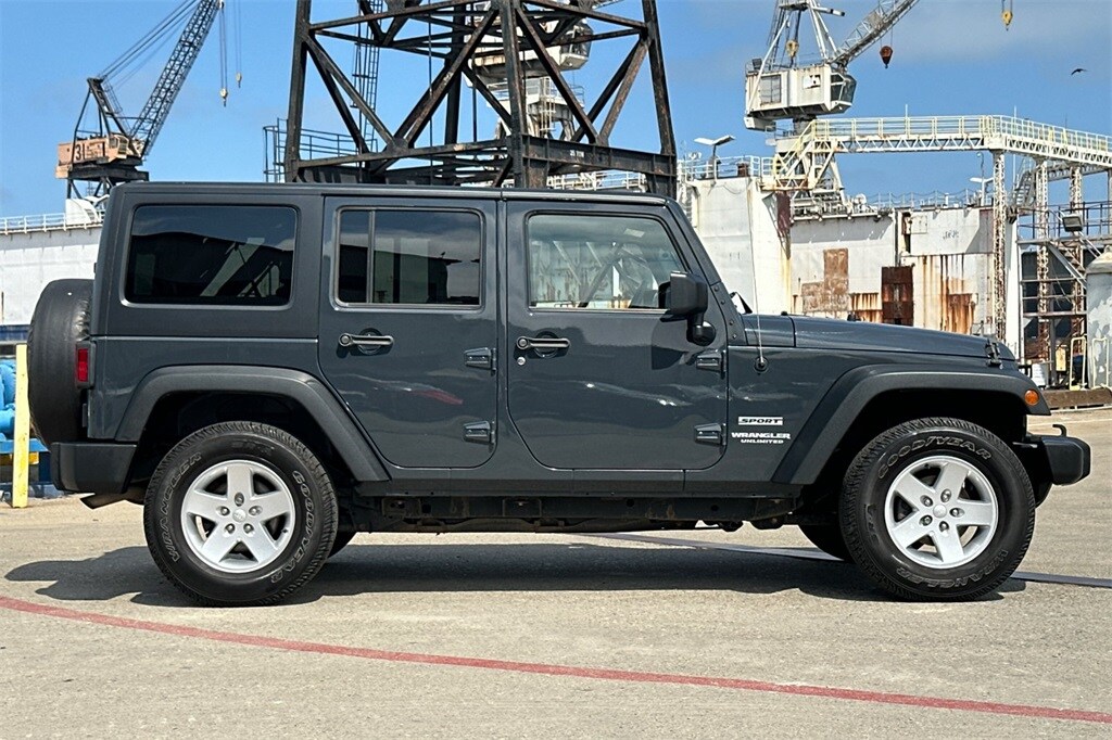 2017 Jeep Wrangler Unlimited Sport photo 3