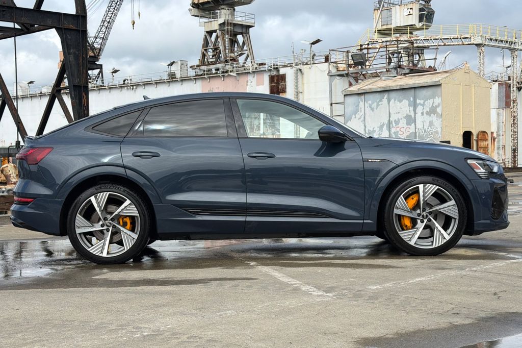 2023 Audi e-tron Sportback S line Premium photo 2
