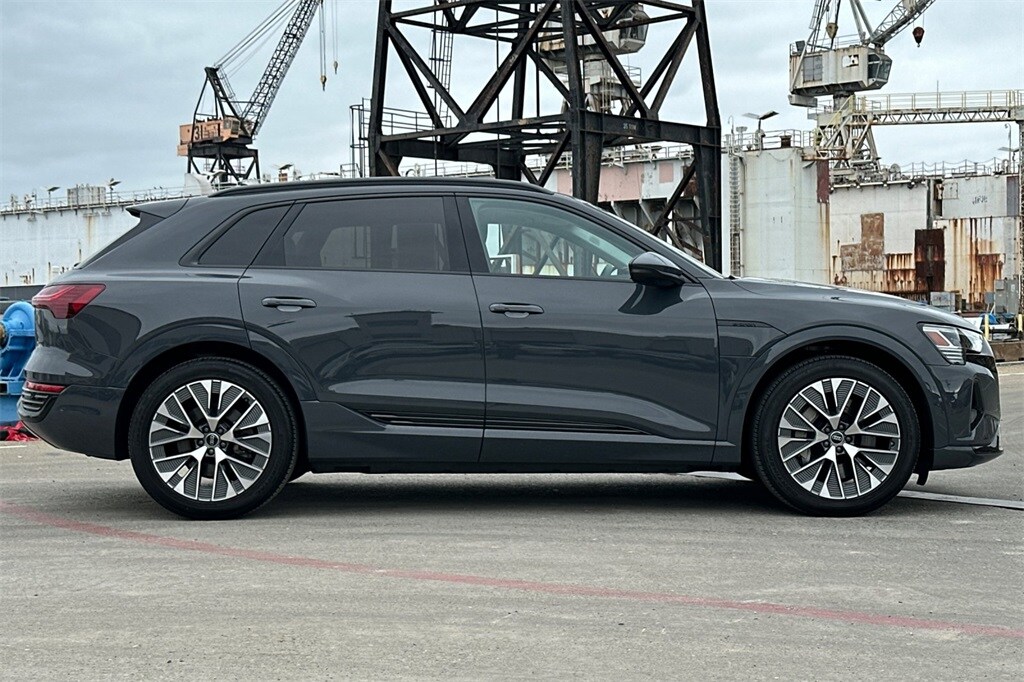 2024 Audi Q8 E-tron Prestige photo 3