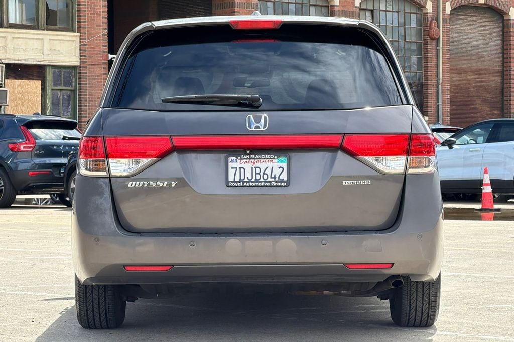 2014 Honda Odyssey Touring photo 4