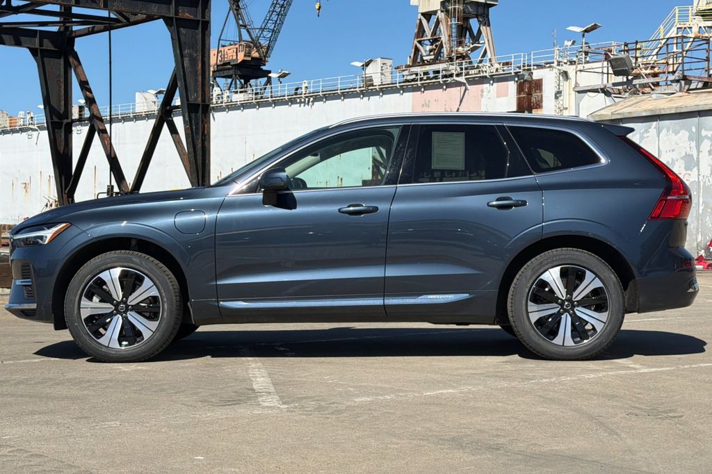 2023 Volvo XC60 Recharge Plug-In Hybrid Core Bright photo 6