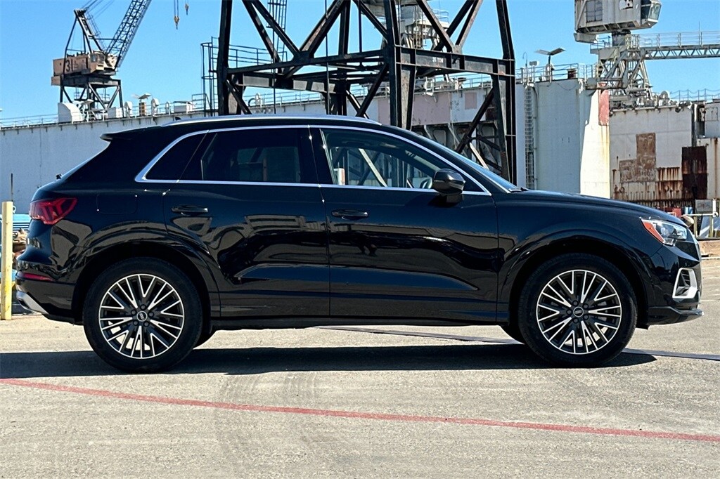 2021 Audi Q3 Premium photo 2