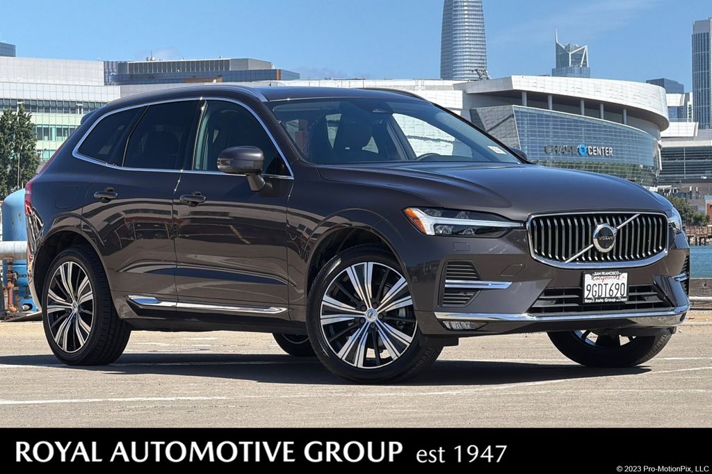 2023 Volvo XC60 B5 Plus Bright Theme AWD's photo