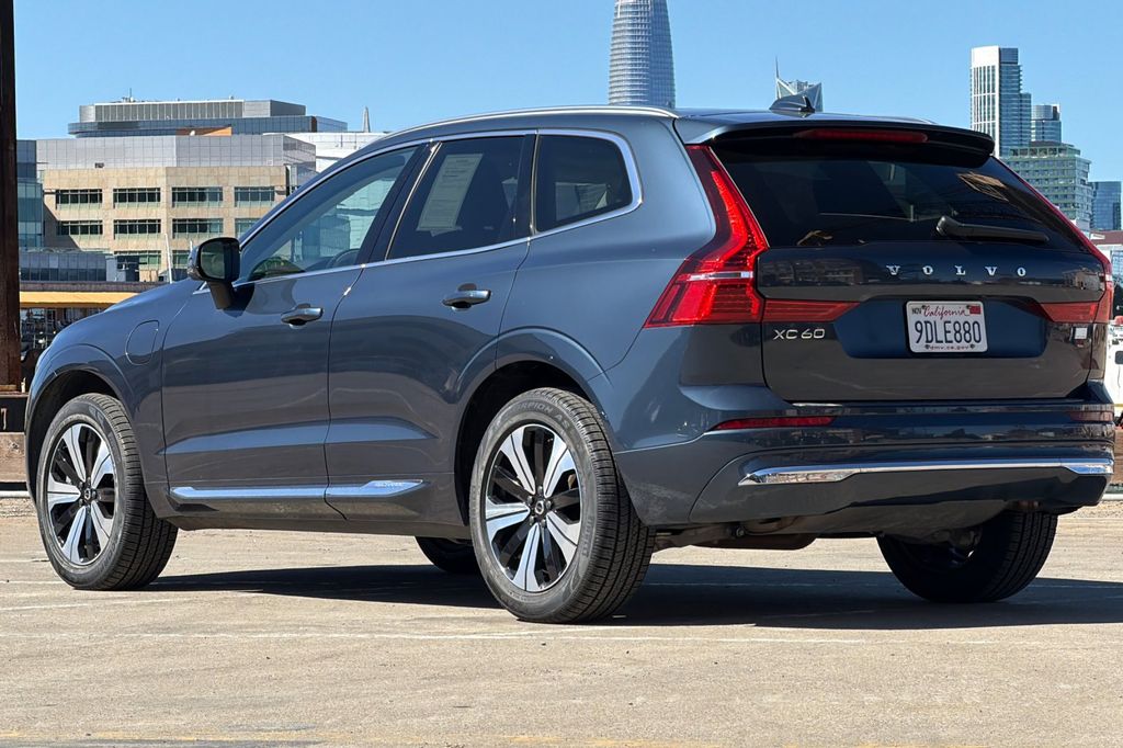 2023 Volvo XC60 Recharge Plug-In Hybrid Core Bright photo 5