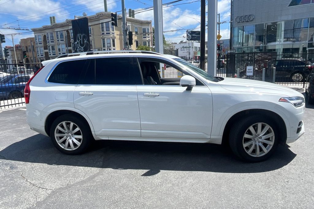 2018 Volvo XC90 T5 AWD Momentum photo 3