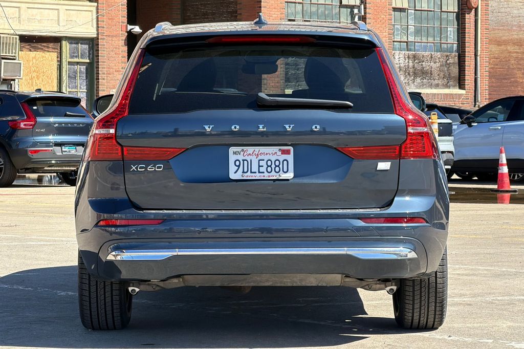 2023 Volvo XC60 Recharge Plug-In Hybrid Core Bright photo 4