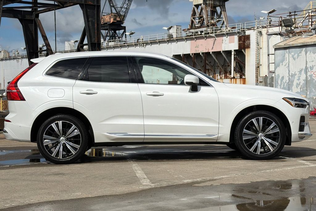 2023 Volvo XC60 B5 AWD Plus Bright photo 2