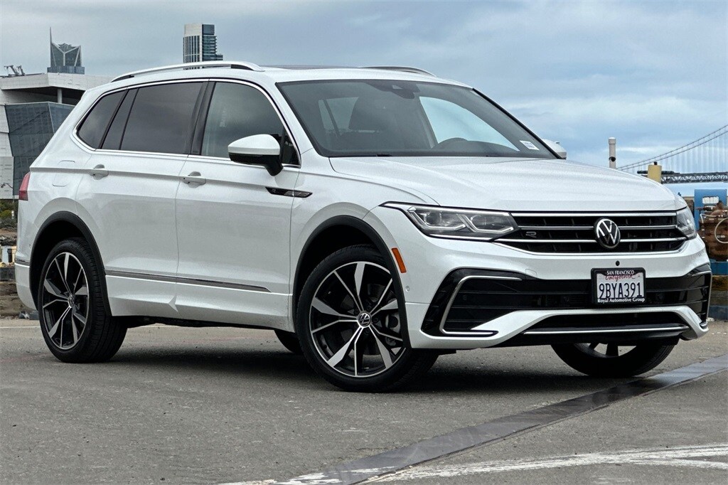 2022 Volkswagen Tiguan SEL Premium R-Line photo 2