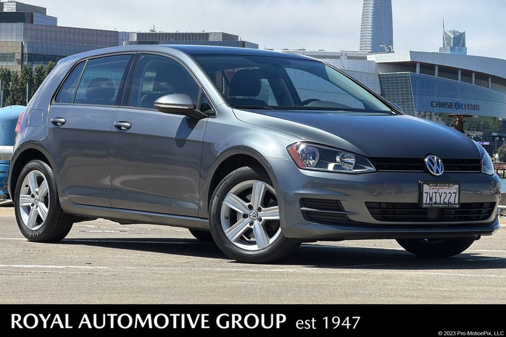 2017 Volkswagen Golf TSI Wolfsburg Edition 4-Door Auto's photo
