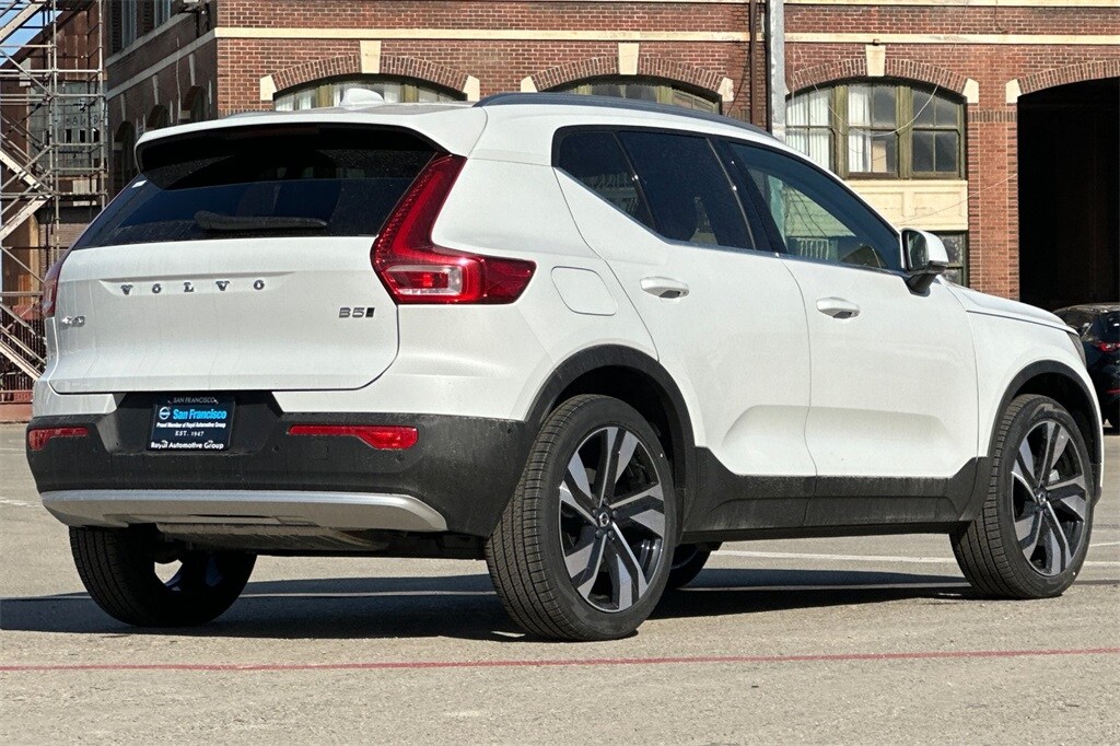 2025 Volvo XC40 photo 4