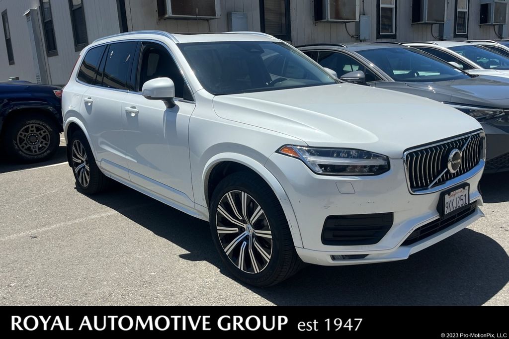 2023 Volvo XC90 B5 Core 4WD's photo