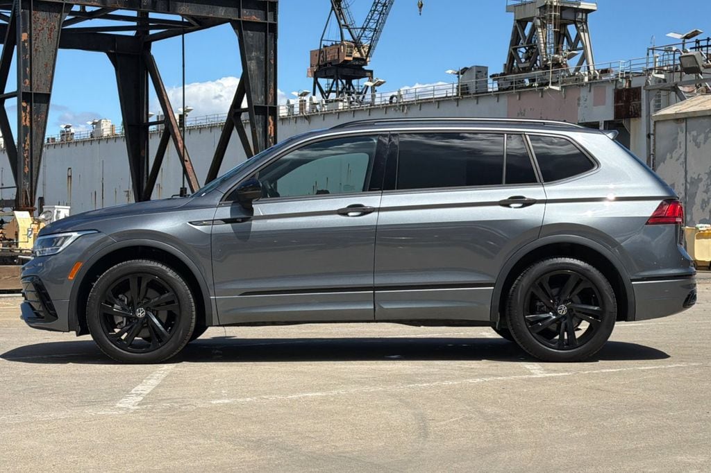 2023 Volkswagen Tiguan 2.0T SE R-Line Black photo 6