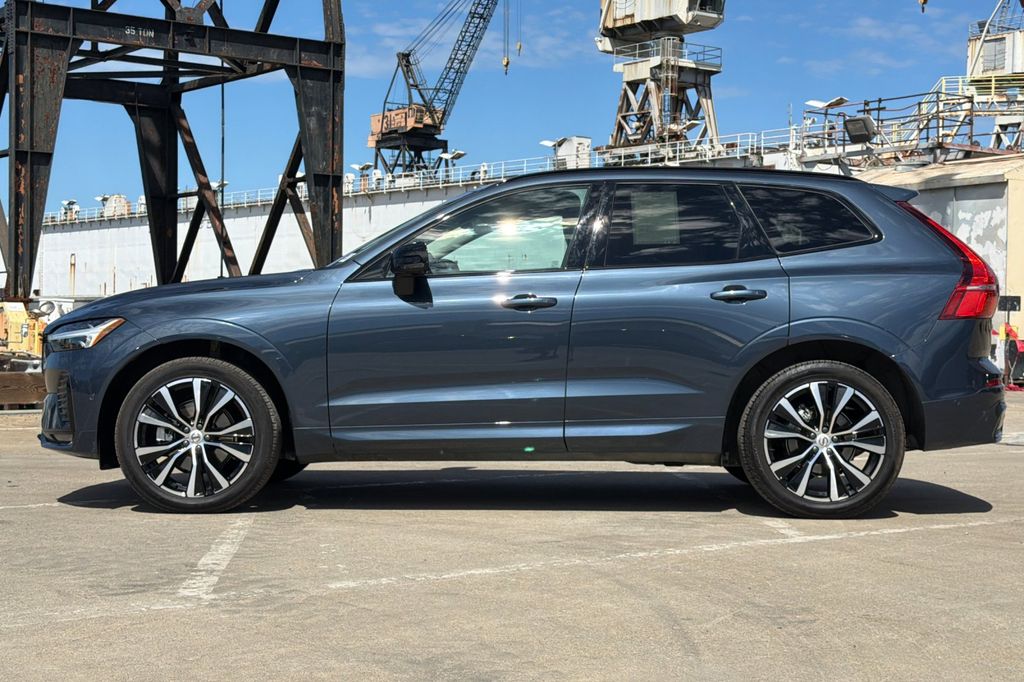 2024 Volvo XC60 B5 Plus Dark photo 6